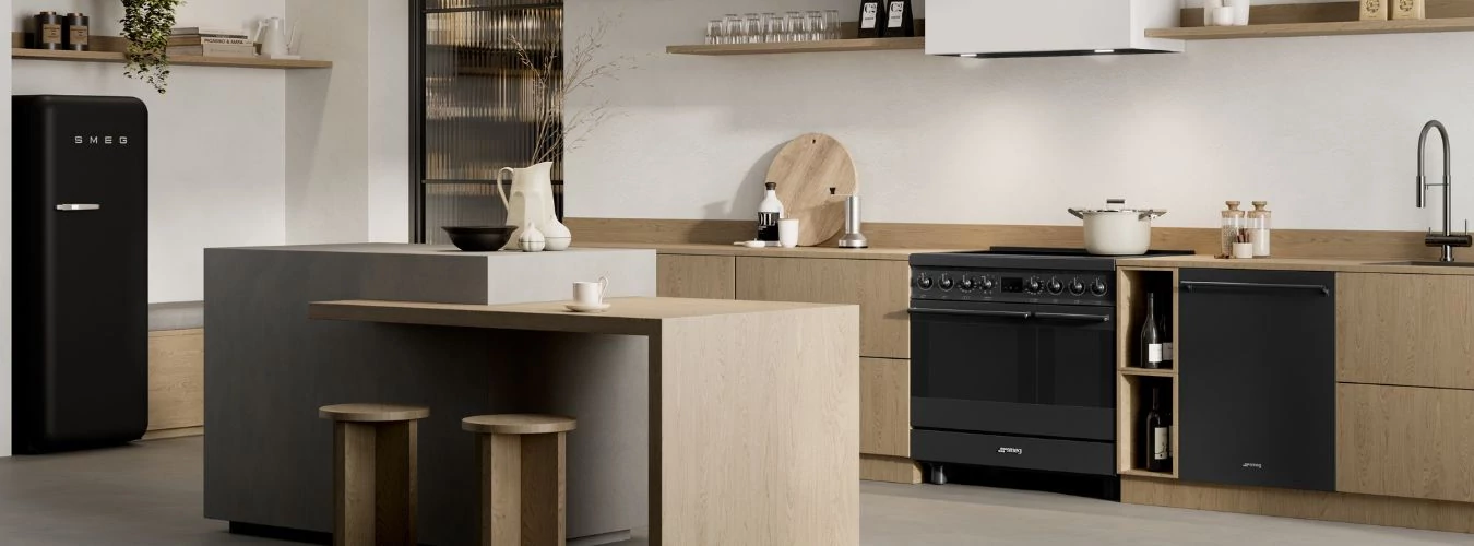 Hódít a matt fekete