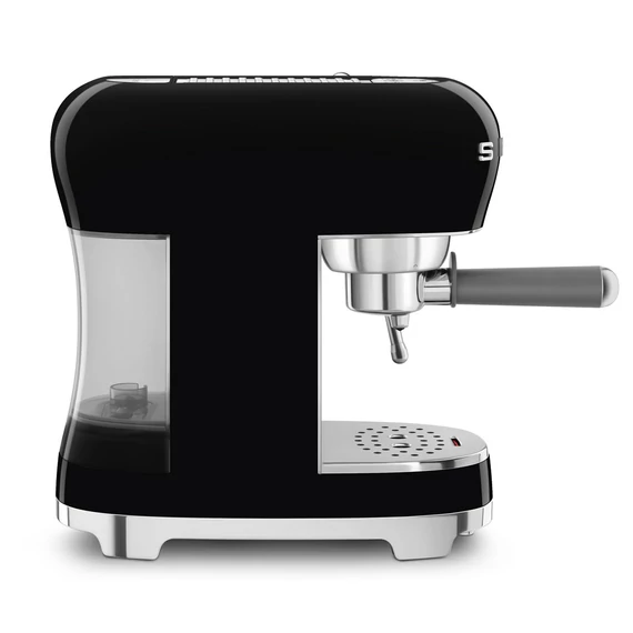 SMEG fekete karos espresso kávéfőző, oldalról