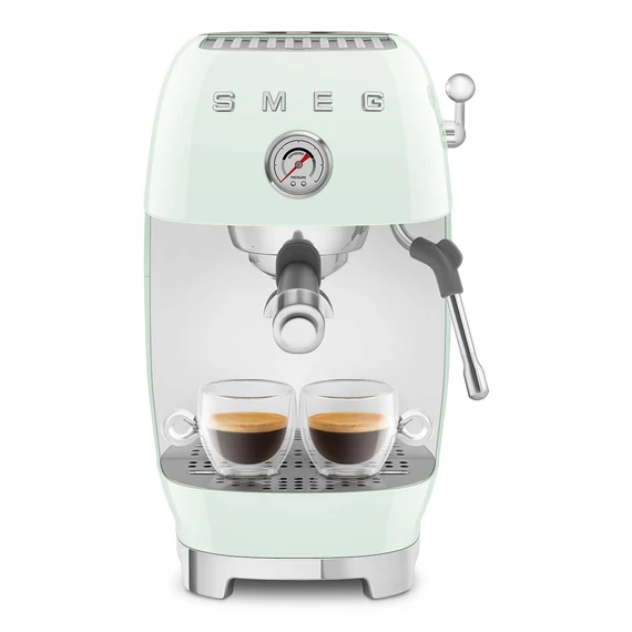 SMEG világoszöld karos espresso kávéfőző Cold brew funkcióval, szemből
