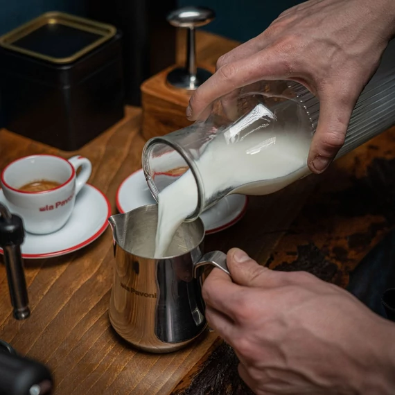 La Pavoni tejes kancsó, inox