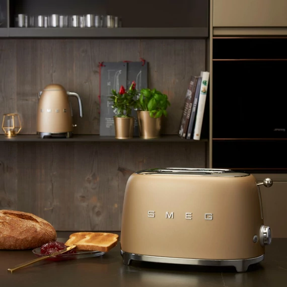 Smeg matt pezsgő 2 szeletes kenyérpirító, konyhai hangulat