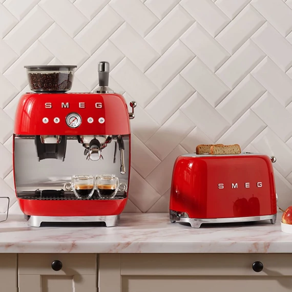 Smeg piros 2 szeletes kenyérpirító és espresso kávéfőző darálóval