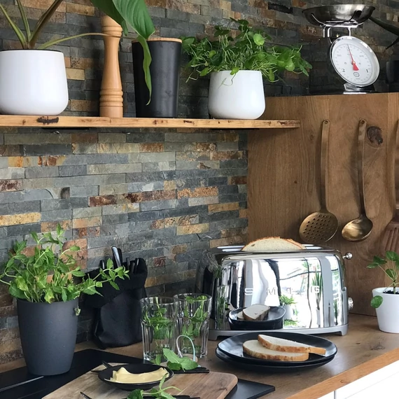 SMEG fényes króm 4 szeletes kenyérpirító, konyhapulton
