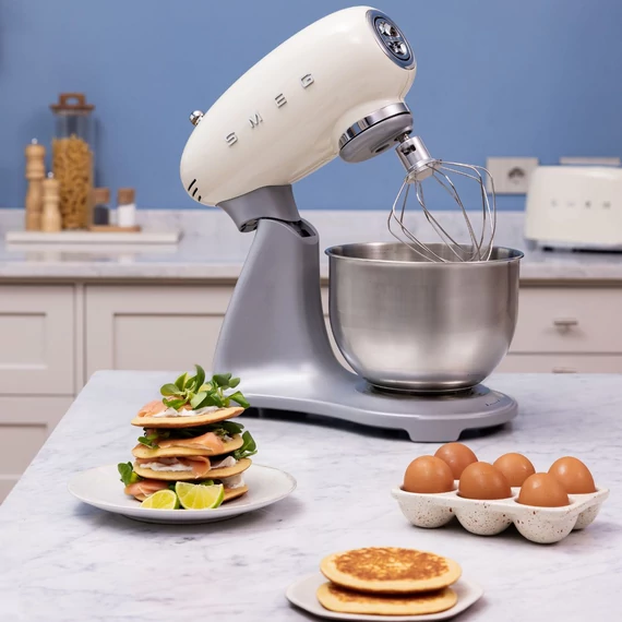 SMEG KONYHAI ROBOTGÉP, 50-es évek retro design, bézs, konyhában