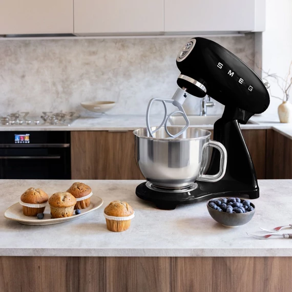 SMEG KONYHAI ROBOTGÉP, 50-es évek retro design, fekete, konyhában