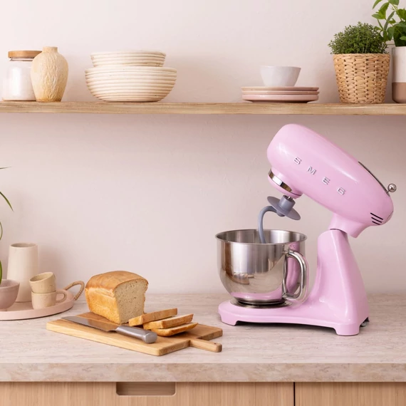 SMEG KONYHAI ROBOTGÉP, 50-es évek retro design, rózsaszín, konyhában