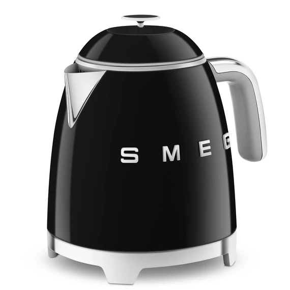 Smeg fekete mini vízforraló, oldalról