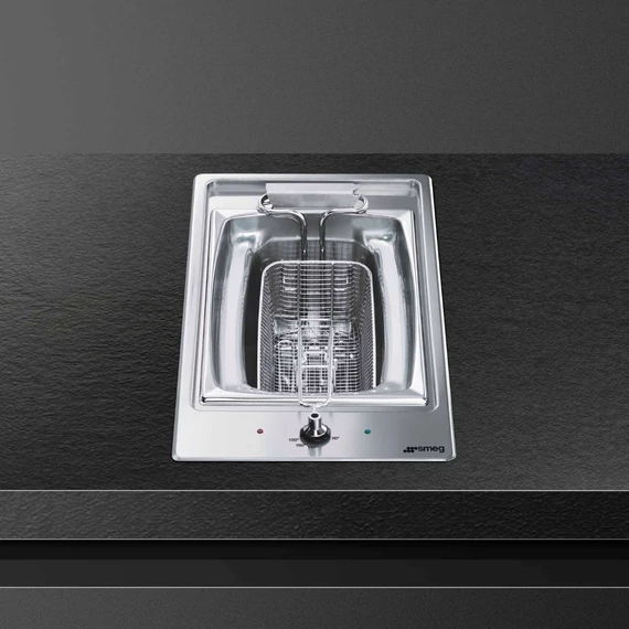 SMEG DOMINO OLAJSÜTŐ, 30 cm, inox