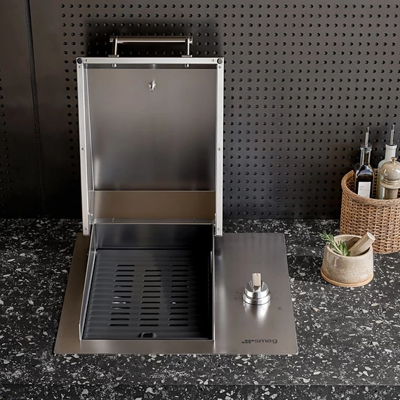 SMEG CompactGrill kültéri beépíthető elektromos grill, 60cm -  Universale design, rozsdamentes acél - nyitva