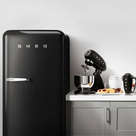SMEG FAB28 Egyajtós hűtőszekrény, felül fagyasztórekesszel, jobbos - 50-es évek retro design, fekete - kisgépekkel