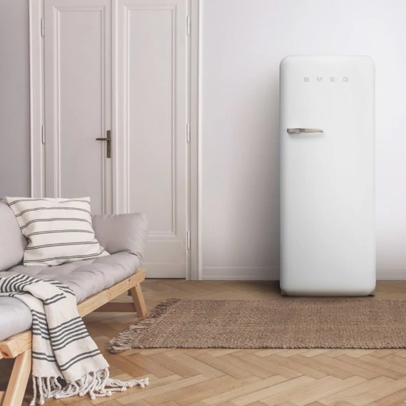 SMEG FAB28 Egyajtós hűtőszekrény, felül fagyasztórekesszel, jobbos - 50-es évek retro design, matt fehér