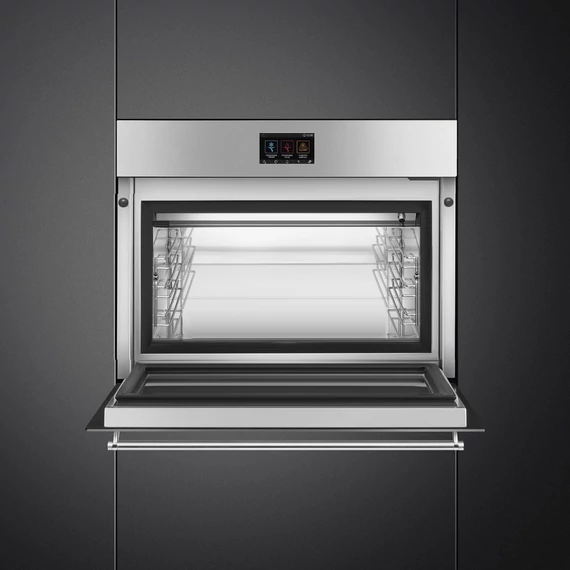 SMEG kompakt sokkoló hűtő TFT kijelzővel - Classica design, inox - szemből, nyitva