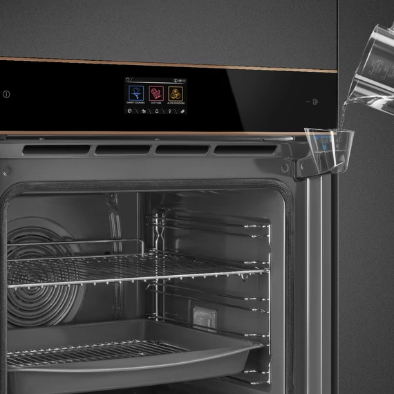 SMEG Kombinált gőzsütő Galileo sütőtérrel,  pirolitikus tisztítássál, TFT kijelzővel -  Dolce Stil Novo design, fekete üveg, réz díszítéssel