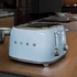 SMEG világoskék 2x2 szeletes kenyérpirító, pulton