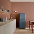 SMEG FAB28 Egyajtós hűtőszekrény, felül fagyasztórekesszel, jobbos - 50-es évek retro design, matt viharkék - konyhában