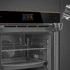 SMEG Kombinált gőzsütő Galileo sütőtérrel,  pirolitikus tisztítássál, TFT kijelzővel -  Dolce Stil Novo design, fekete üveg, réz díszítéssel